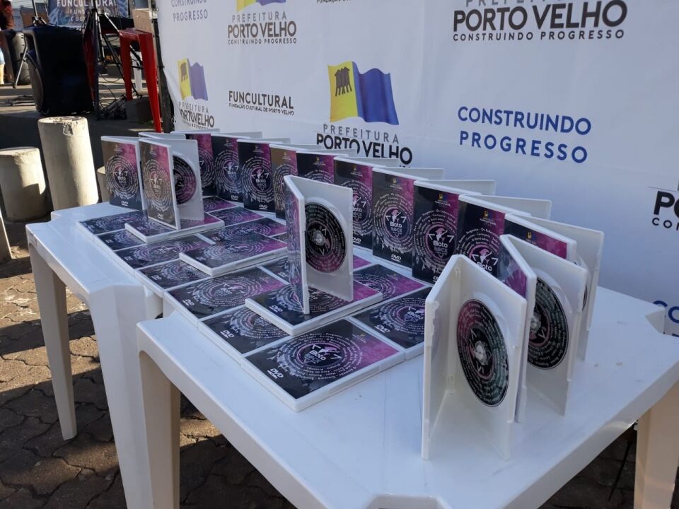 Bandas que participaram do Festival Boto Rock, em Porto Velho, recebem DVD
