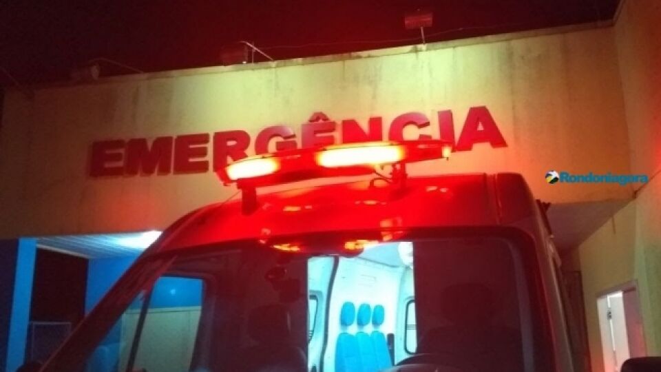 Estudante é esfaqueado por colega em frente de escola após desentendimento por WhatsApp