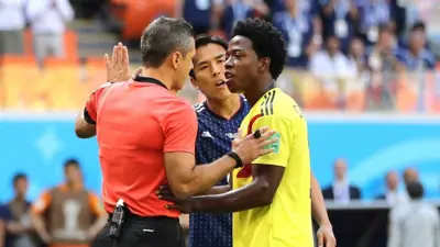 Jogador da Colômbia recebe ameaças após expulsão relâmpago na Copa