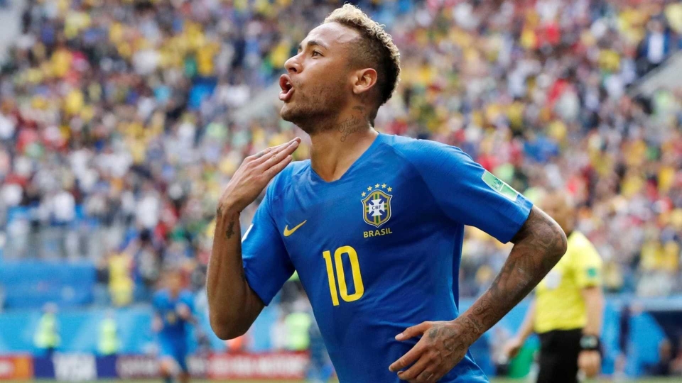 Neymar supera Romário e se torna quarto maior artilheiro da seleção