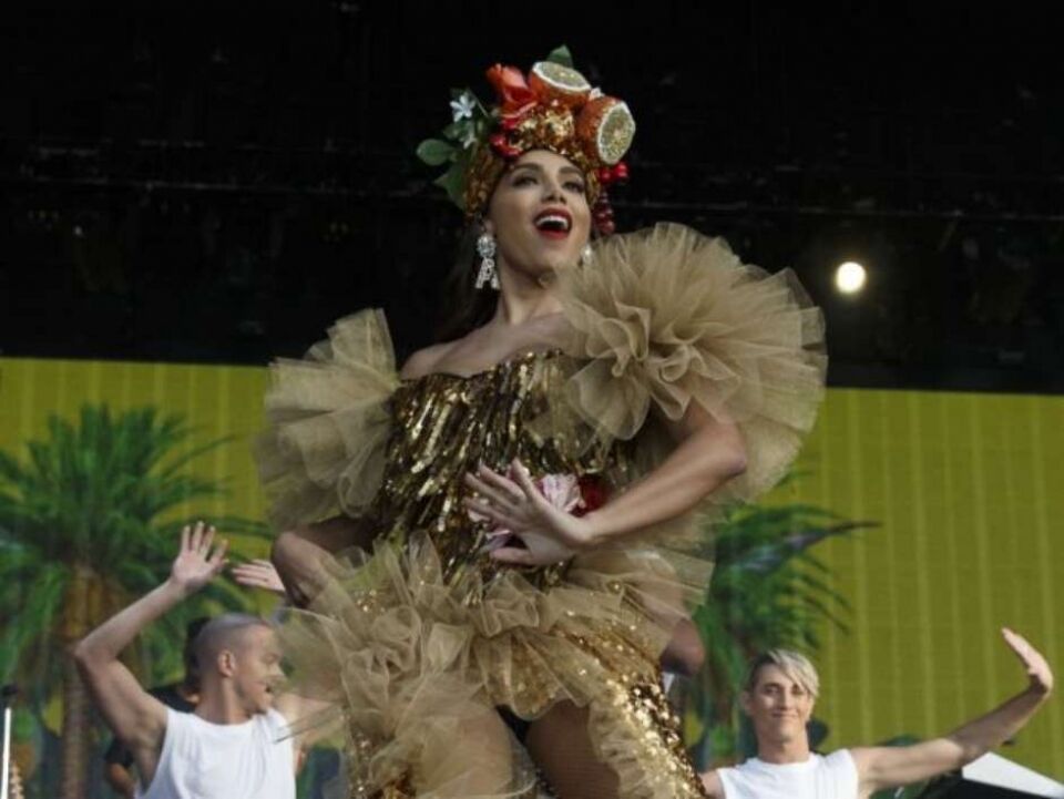 Anitta "vira" Carmen Miranda em show no Rock in Rio Lisboa