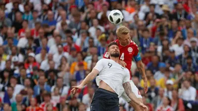 França e Dinamarca vão se classificando com empate