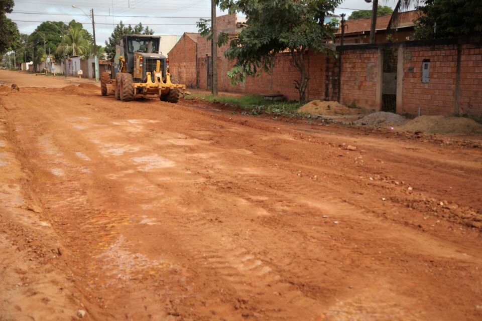 Prefeitura inicia asfaltamento do Bairro Mariana