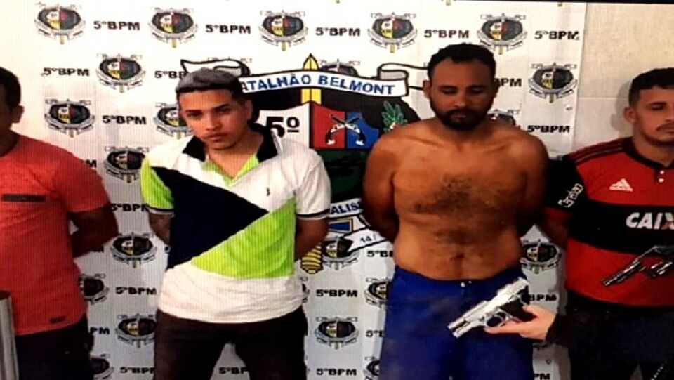 Quadrilha é presa com duas armas após receber policiais militares a tiros