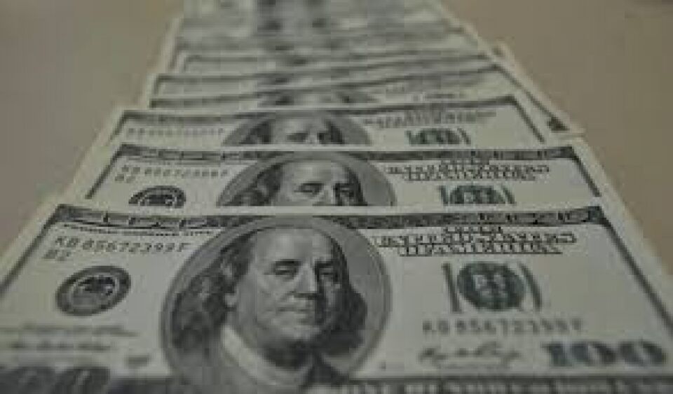 Com cenário externo negativo, dólar segue exterior e dispara a R$ 3,876