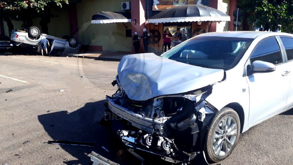 Colisão resulta em grave acidente na Duque de Caxias