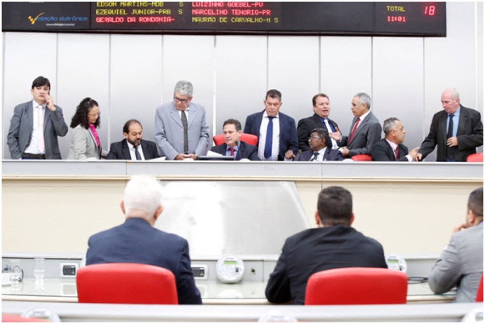 Presos pagarão comida e tornozeleiras