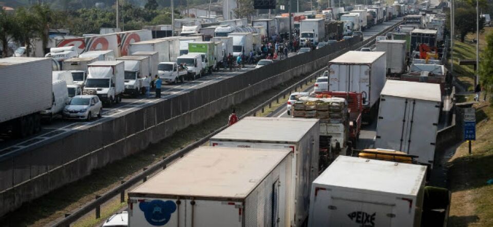 Produção industrial despenca 10% por causa da greve de caminhoneiros, revela o IBGE