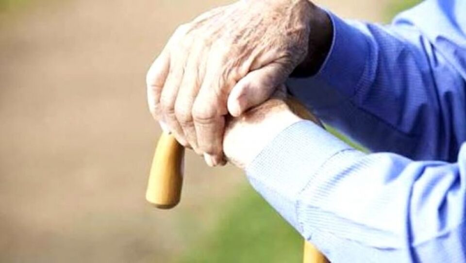 Casal é detido após ameaçar matar e apedrejar casa de idoso de 73 anos