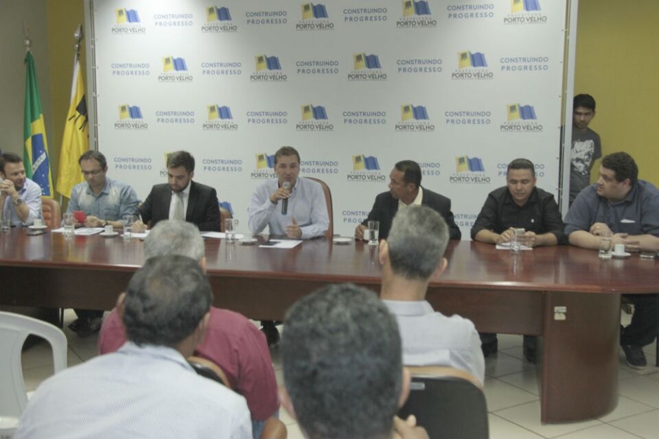 Prefeito consulta moradores de Jaci-Paraná sobre prioridades para investimento na região
