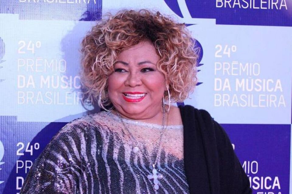 Cantora Alcione é internada em São Paulo e passa por cirurgia cardíaca