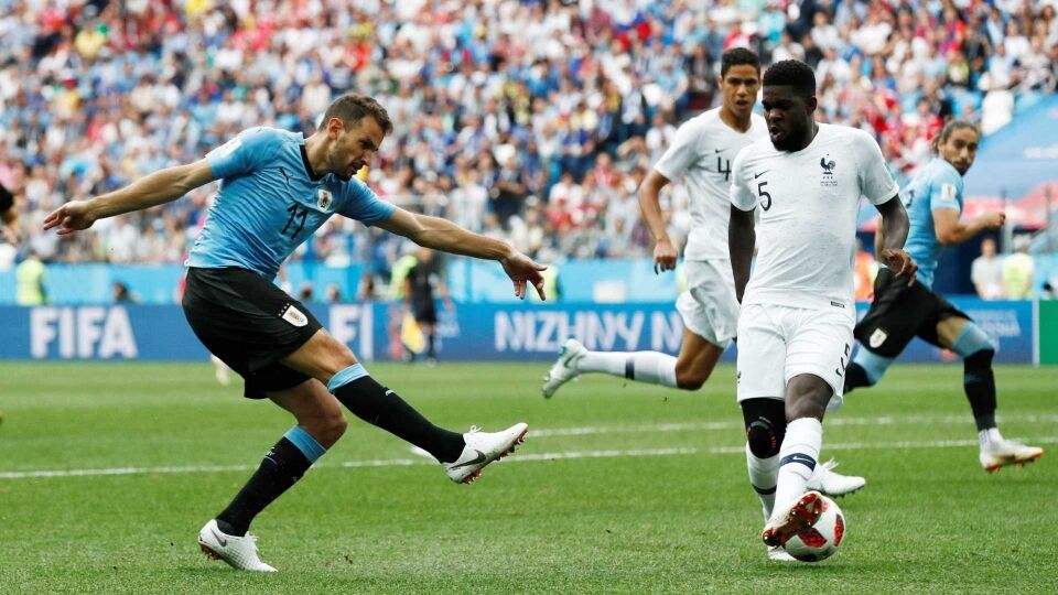 Uruguai e França disputam vaga nas semis