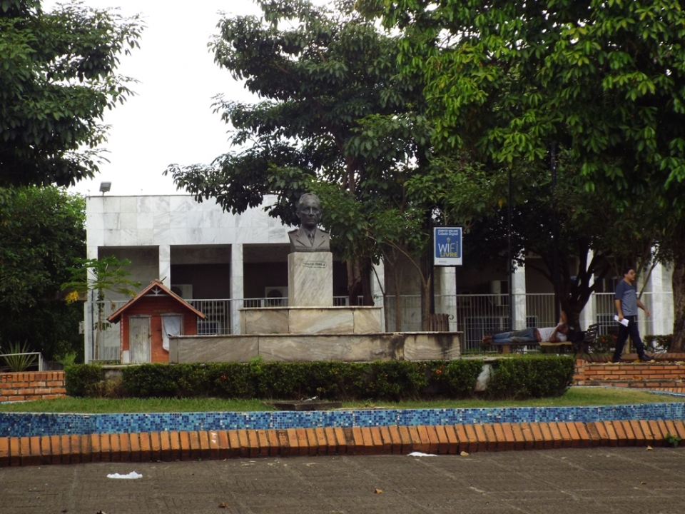 Praças e monumentos em Porto Velho continuam em estado de abandono