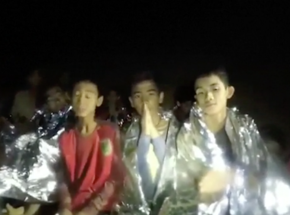 Mergulhadores já resgataram 4 das 12 crianças presas em caverna na Tailândia