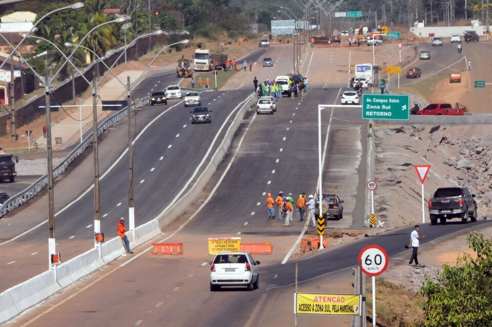 Prefeitura instalará postes de aço galvanizado e luminárias de LED nos viadutos da BR-364