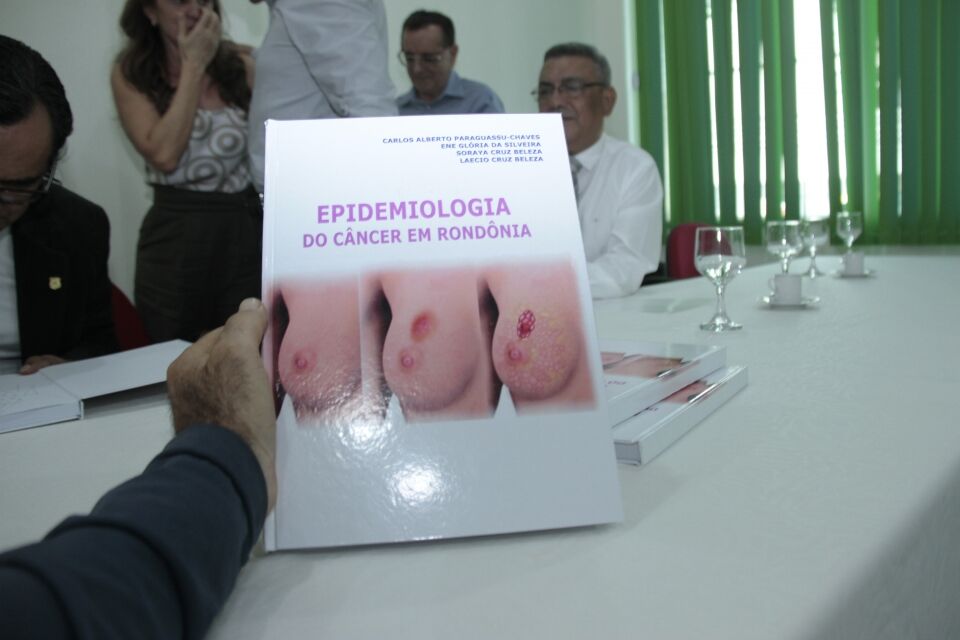 Direitos autorais do Livro ‘Perfil Epidemiológico do Câncer’ são doados à prefeitura da capital