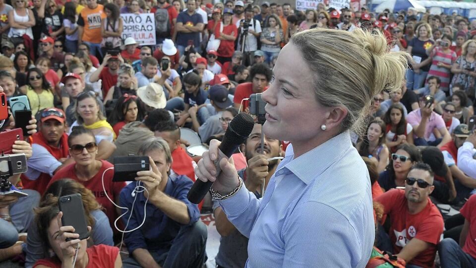 'Marcinho VP deu entrevista e Lula não pode?', protesta Gleisi Hoffmann