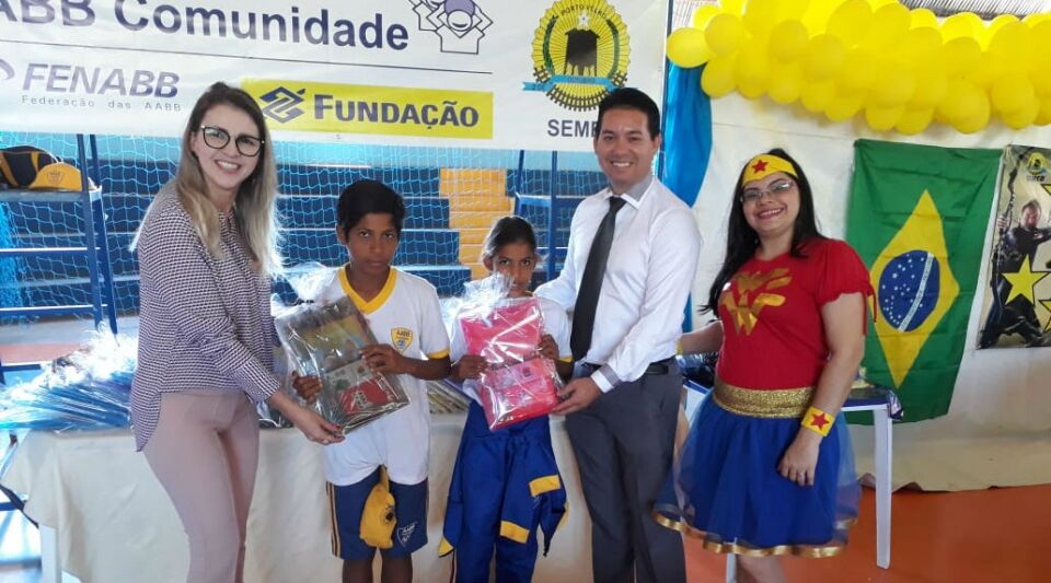AABB Comunidade”, desenvolvido em parceria com a Semed, entrega kits escolares