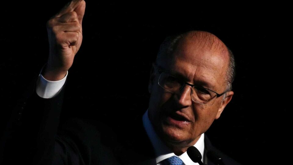 Alckmin fecha com PSD e amplia bloco de apoio