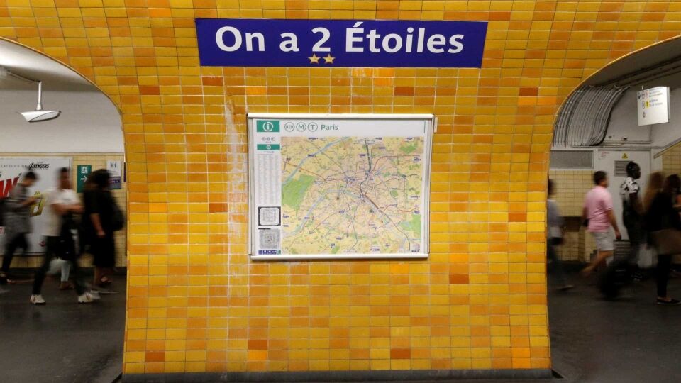 Metrô de Paris muda nome de estações para homenagear campeões