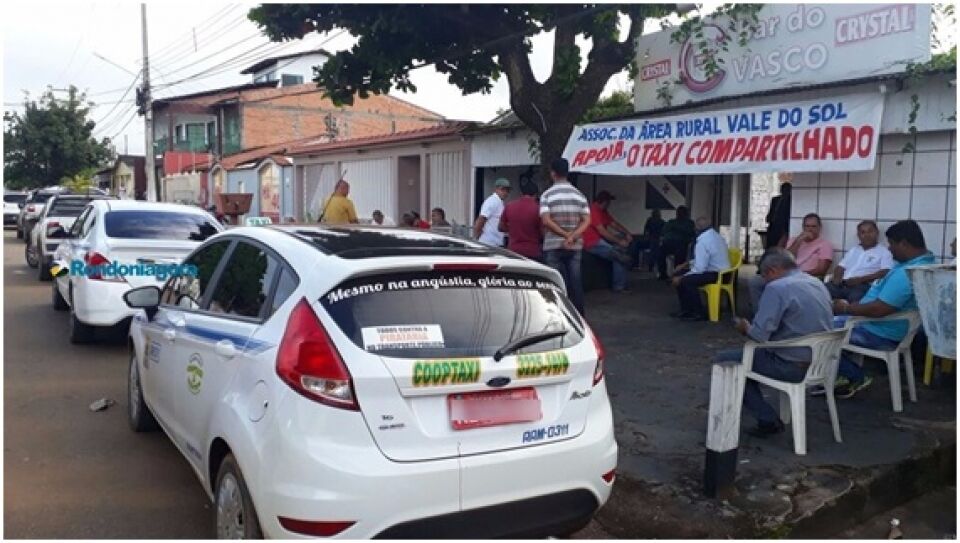 Na briga com taxi compartilhado os ônibus  deixaram de transportar 250 mil passageiros