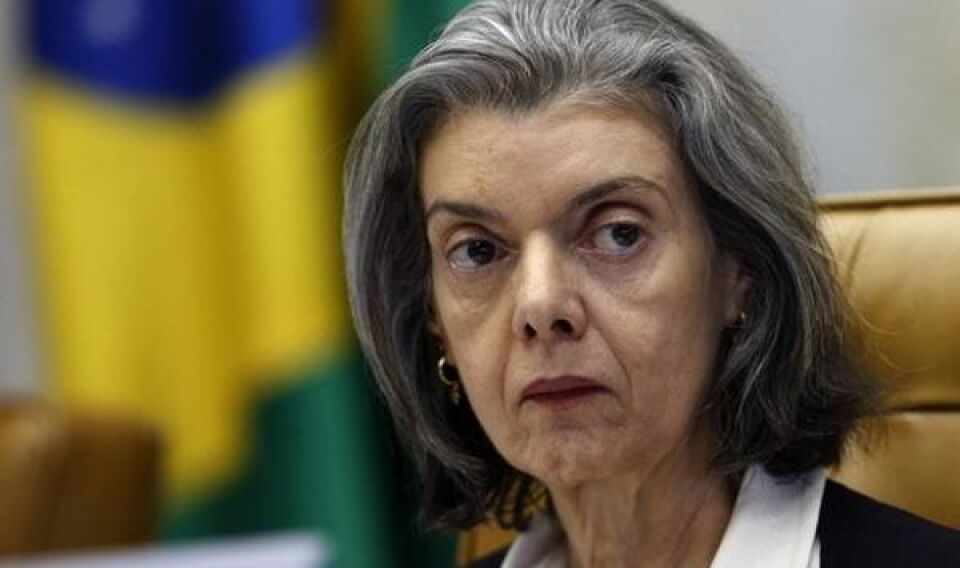 Ministra Cármen Lúcia assume a presidência da República