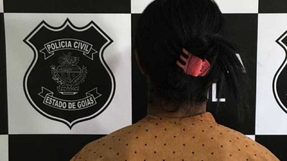 Mulher é presa acusada de torturar, estuprar e prender adolescente
