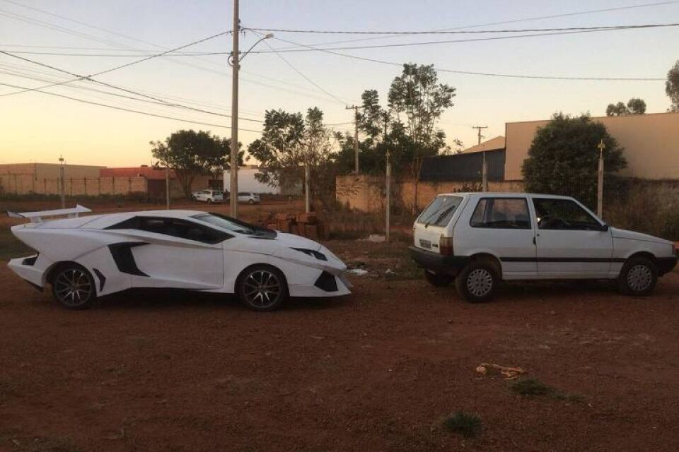 Homem transforma Uno em  Lamborghini e viraliza nas  redes sociais