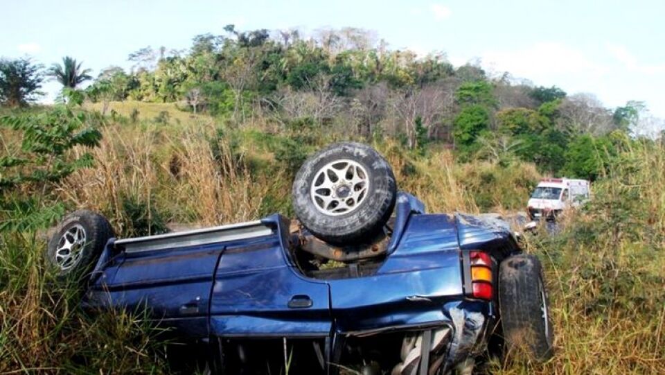 Pajero capota na BR-364 e mata garota de 13 anos