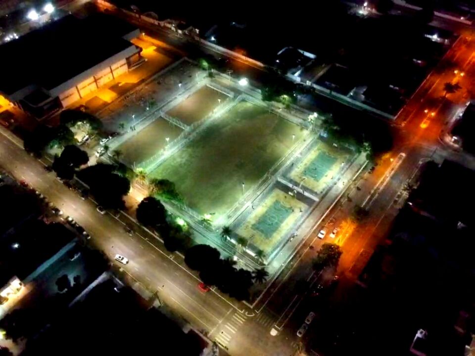 Emdur revitaliza iluminação do Poliesportivo Deroche
