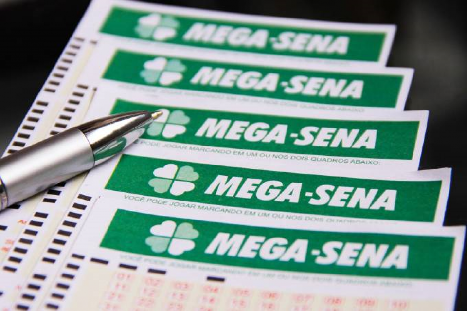 Mega-Sena acumula e pode pagar R$ 72 milhões