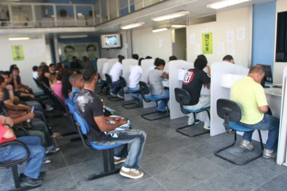 Projeto proíbe agências de emprego de cobrar taxas para cadastro de currículo