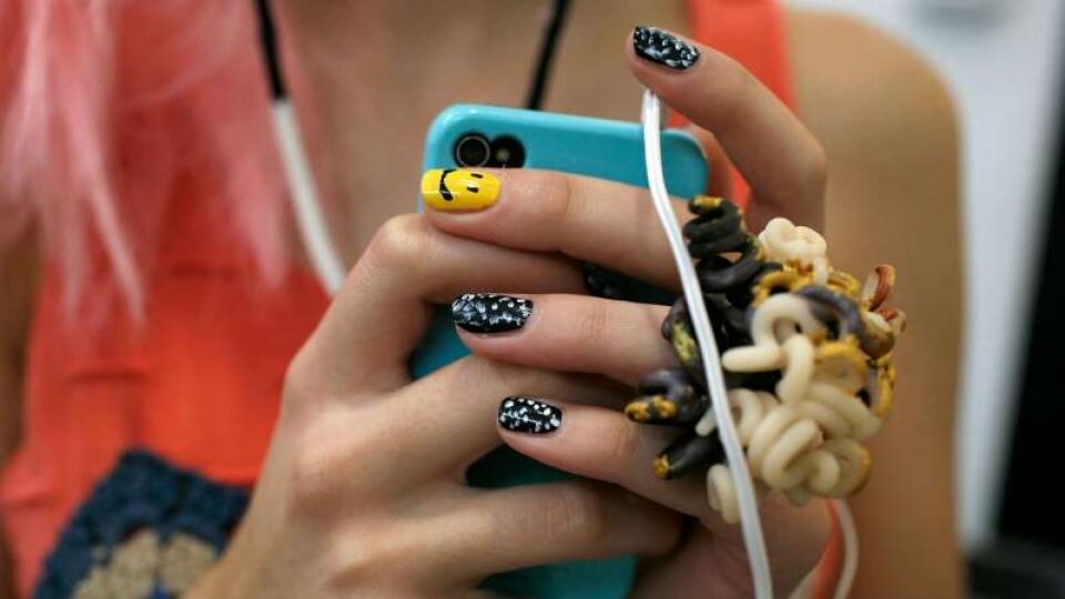 Metade da população usuária de internet no Brasil acessa rede apenas pelo celular