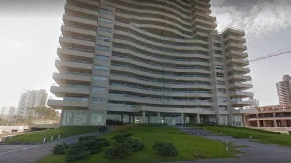 Brasileira e e filha de 4 anos morrem após caírem de prédio no Uruguai