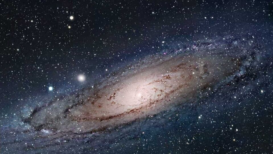 NASA publica imagem da 'irmã mais velha' da Via Láctea
