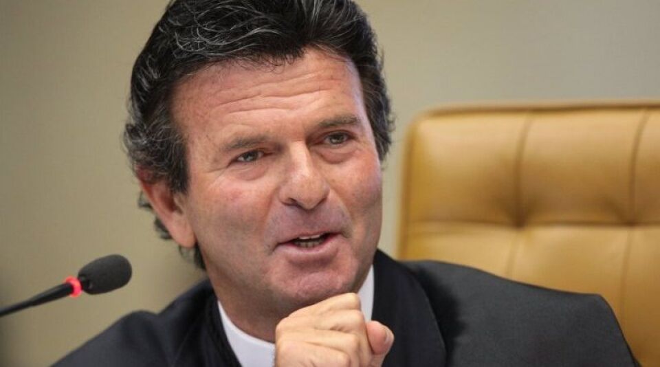 Ministro Luiz Fux afirma em decisão que Lula é inelegível
