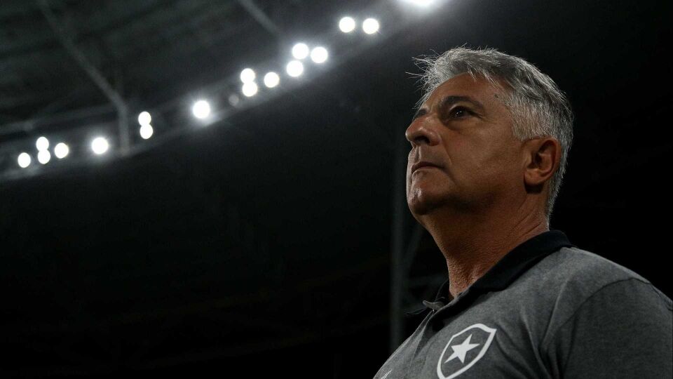 Botafogo demite técnico após derrota na Sul-Americana