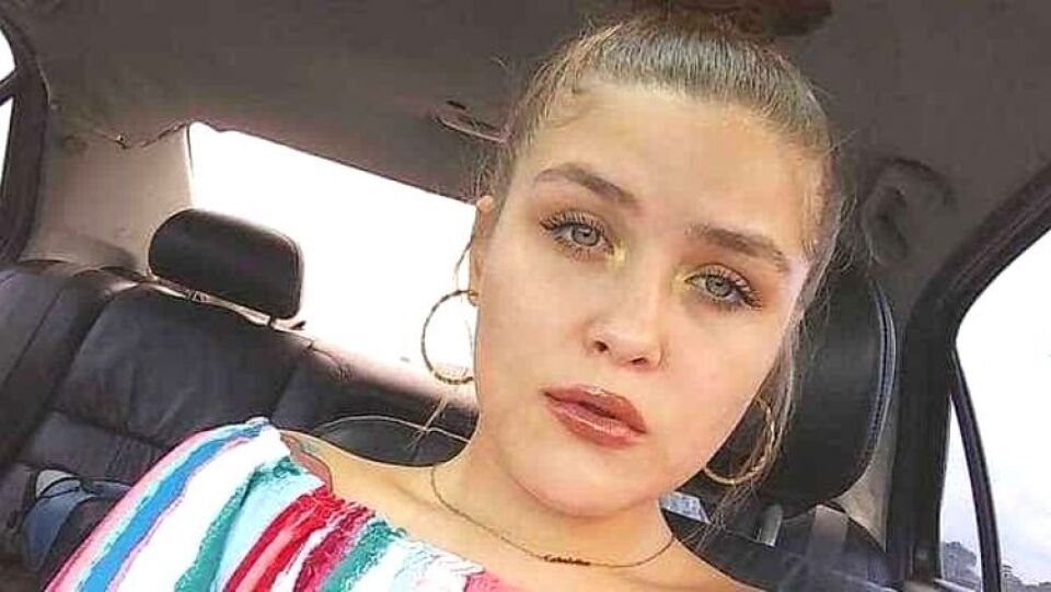 Jovem é expulsa de shopping por segurança achar seu shorts muito curto