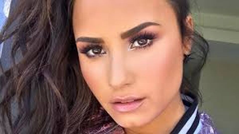 Demi Lovato aceita ir para clínica de reabilitação