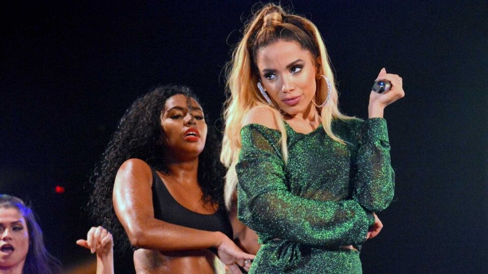 Tretou, sim! Anitta admite ter brigado com Maluma e Simaria