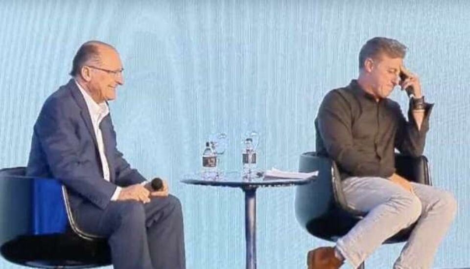 Angélica é chamada de Eliana por Alckmin e ri de gafe