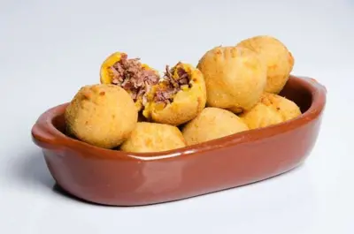 Receitinha: Bolinho de mandioca com carne seca