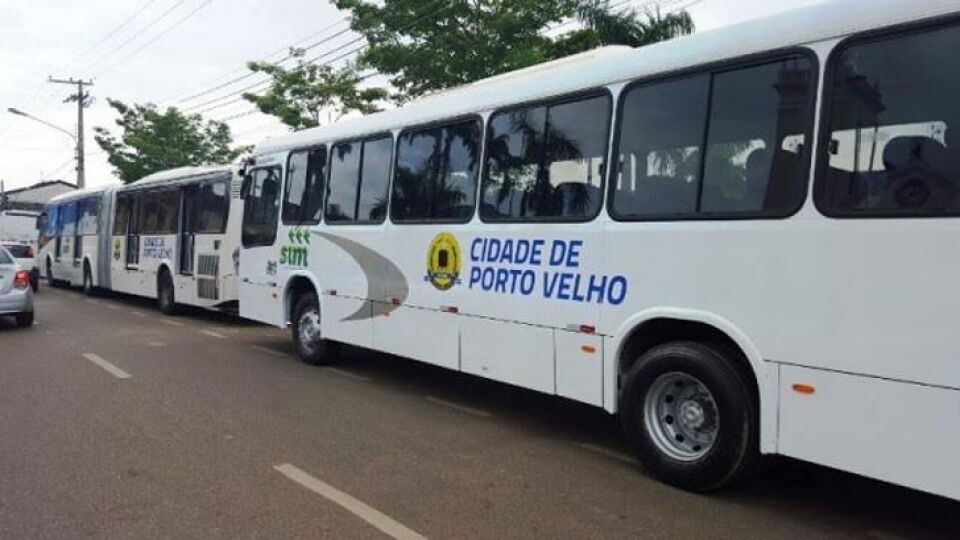 Semtran não foi comunicada e quer retorno imediato dos ônibus