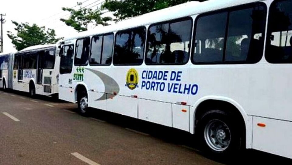 Greve dos ônibus continua e audiência está marcada para sexta-feira, 10