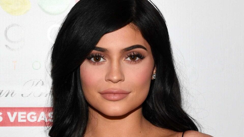 Convidada da festa de Kylie Jenner é vista saindo em ambulância