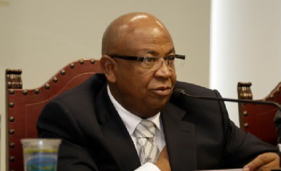 Por Hédio Silva Jr.