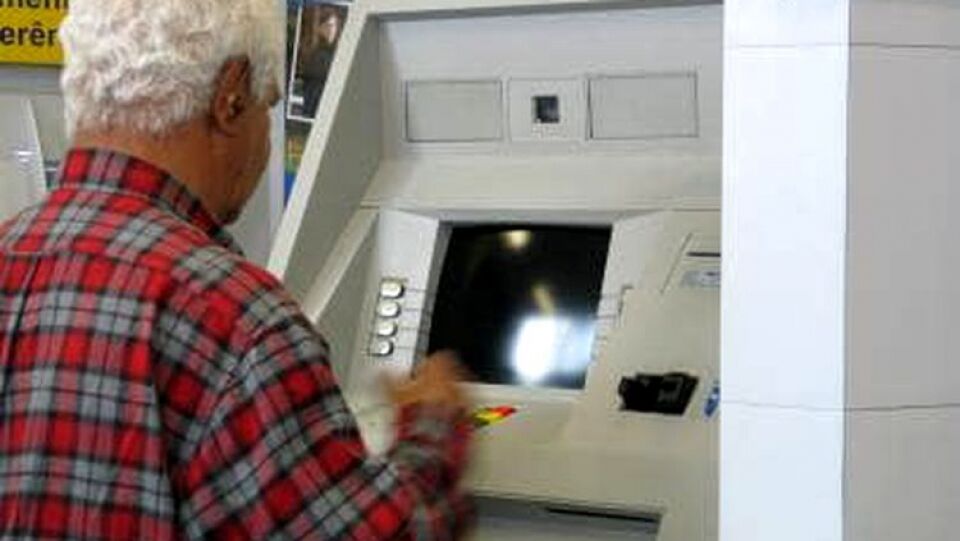 Aposentados começam a receber este mês 1ª parcela do décimo terceiro