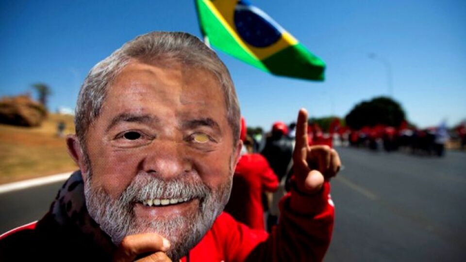 Com Lula preso, PT transforma registro de candidatura em ato político