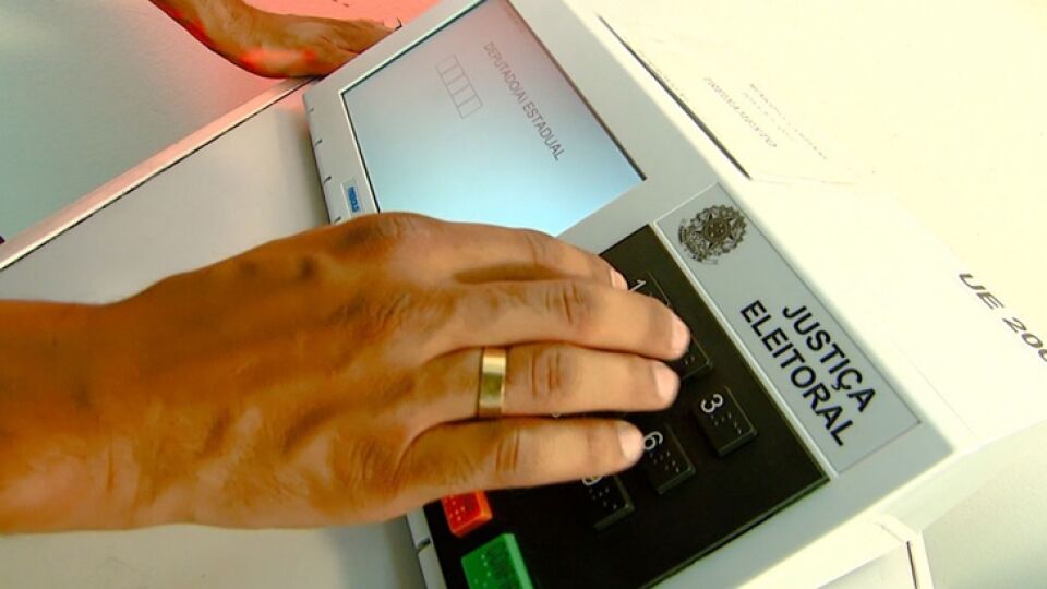 Justiça eleitoral faz plantão para atender candidatos