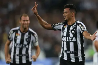 Botafogo vence Nacional por 2 x 0 no Niltão e avança na Copa Sul-Americana